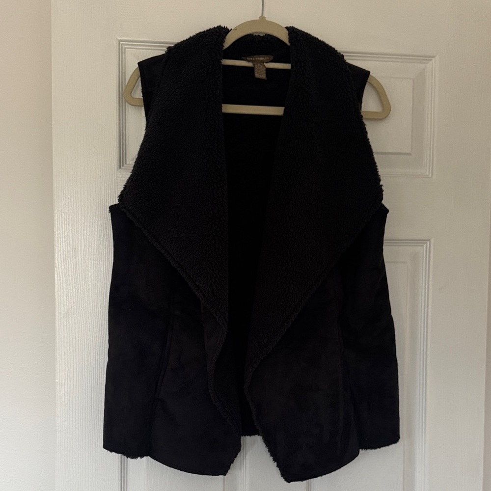 Mossimo Supply Co. Black Sleeveless Vest